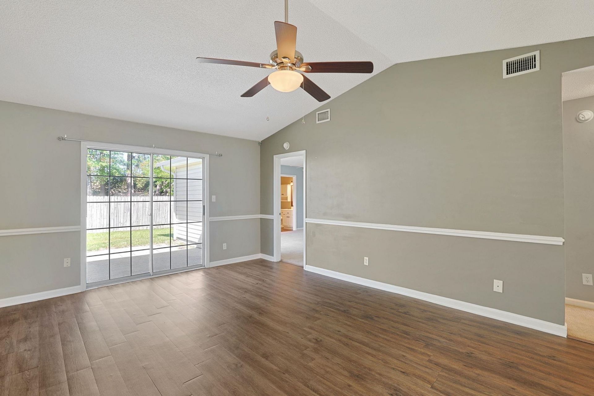 2835 Temperance Dr. Photo 4