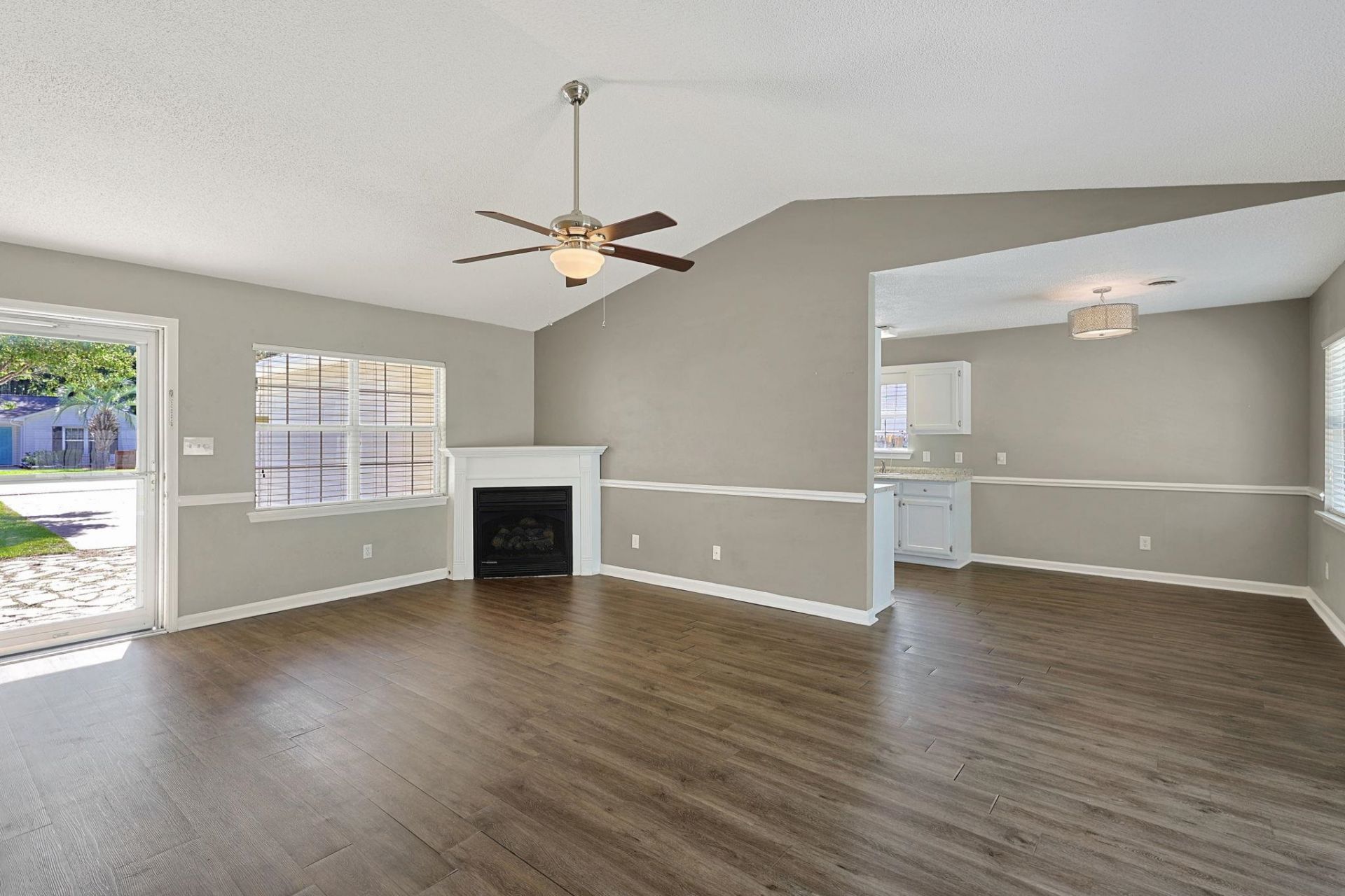 2835 Temperance Dr. Photo 6