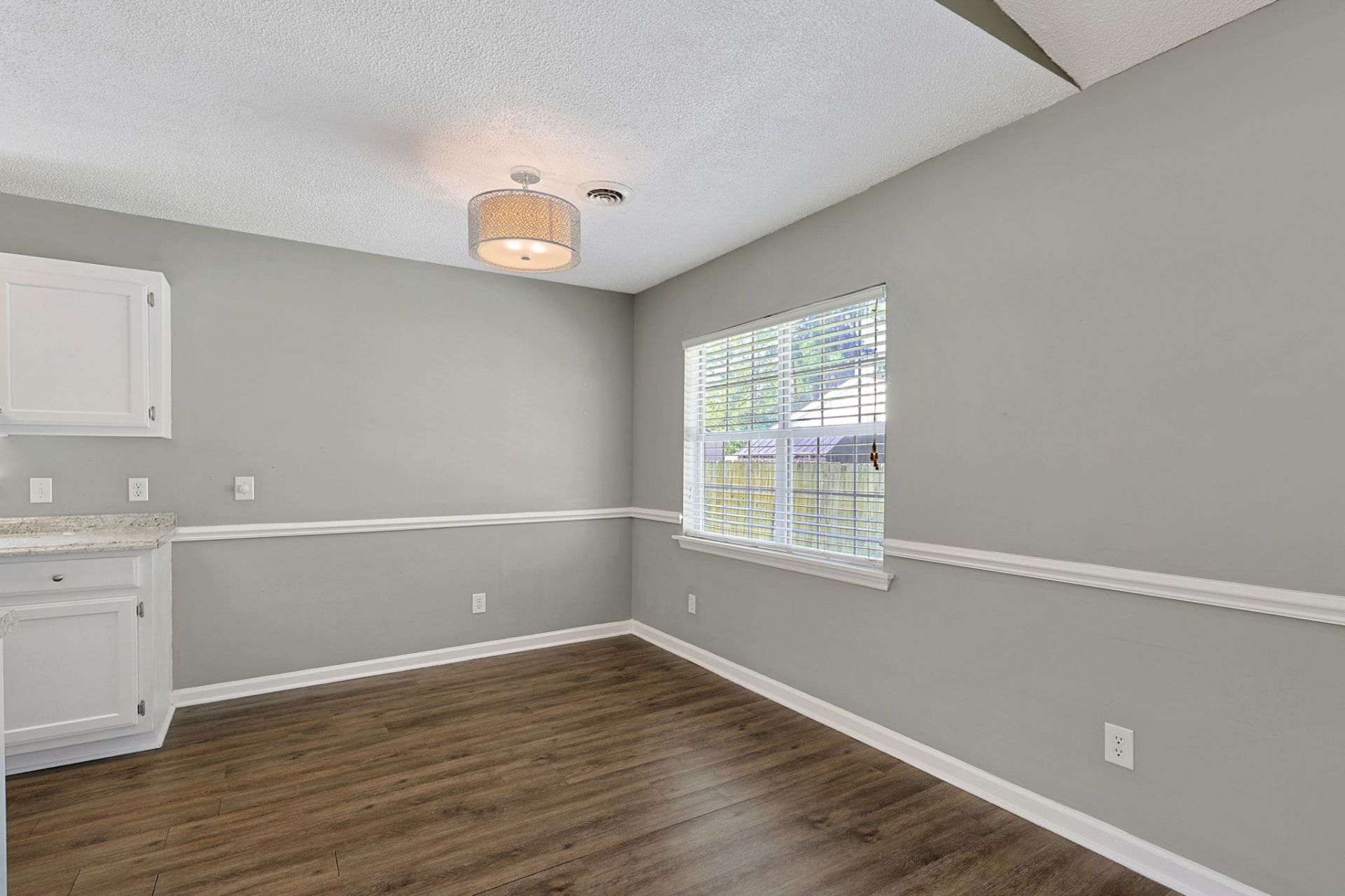 2835 Temperance Dr. Photo 8