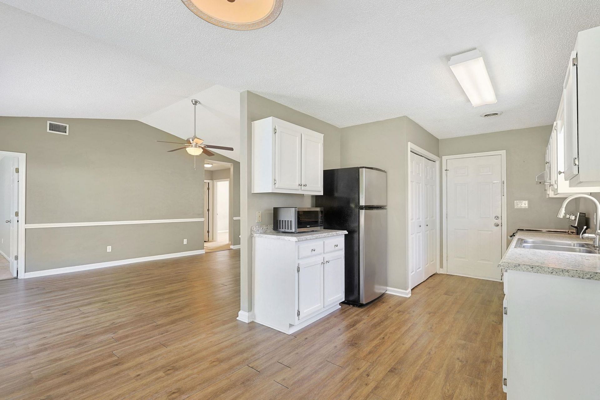 2835 Temperance Dr. Photo 9
