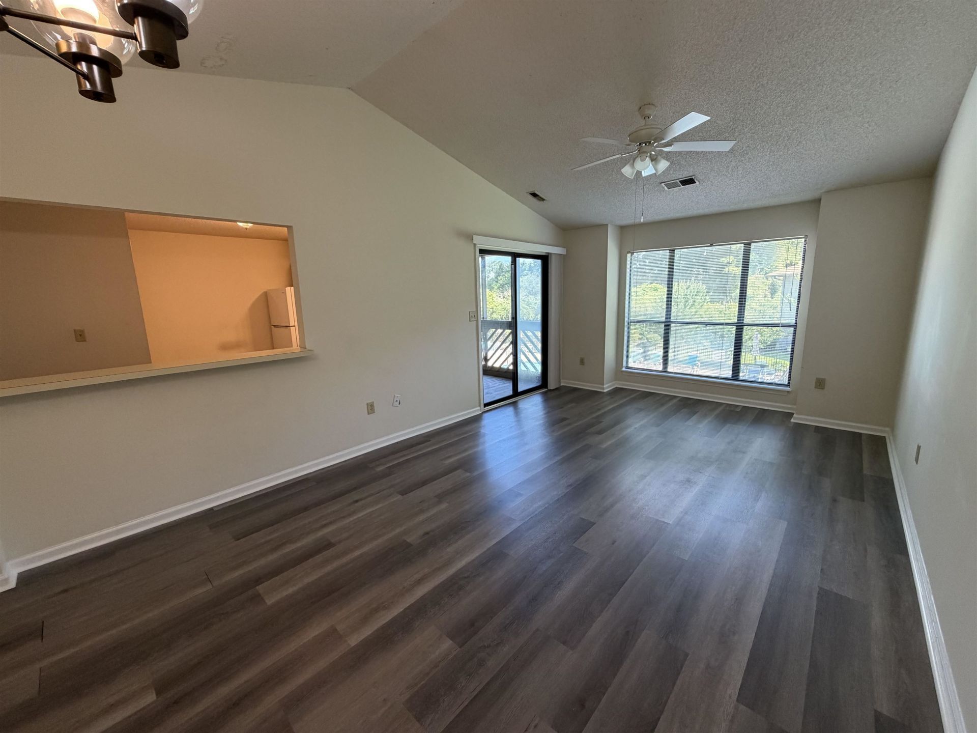 104 Indian Wells Ct. Photo 6