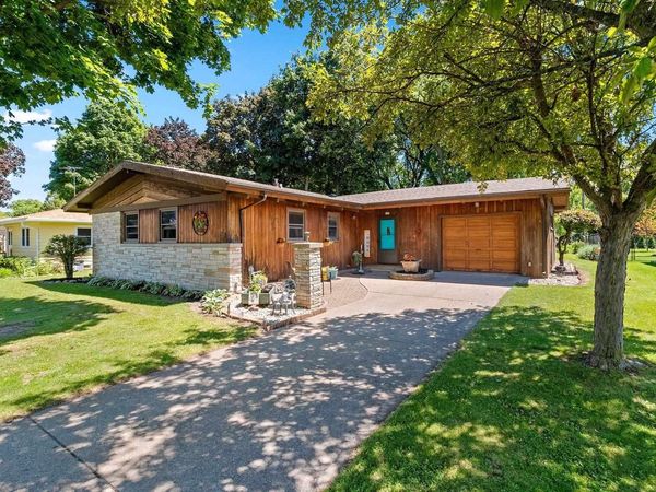 169 W 25TH AVENUE, Oshkosh, WI 54902