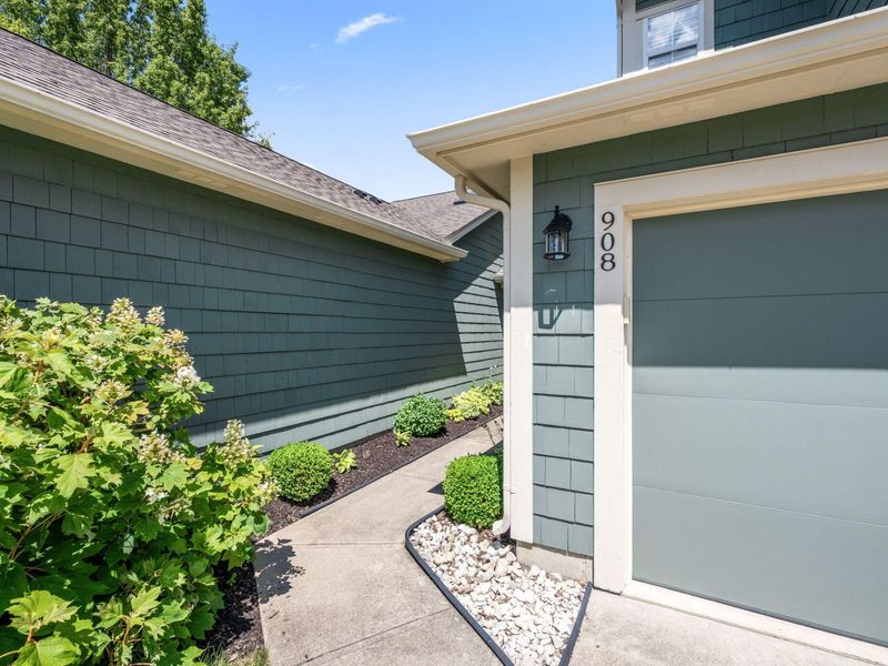 908 Cambridge Circle, Troy, OH 45373 Photo 2
