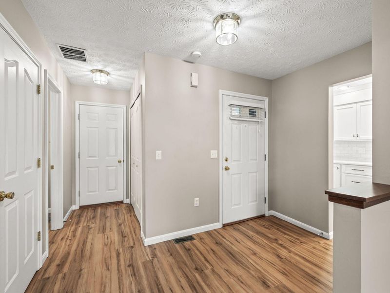 908 Cambridge Circle, Troy, OH 45373 Photo 6