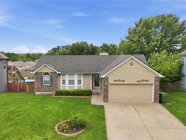 113 E Sierra Drive, Raymore, MO 64083