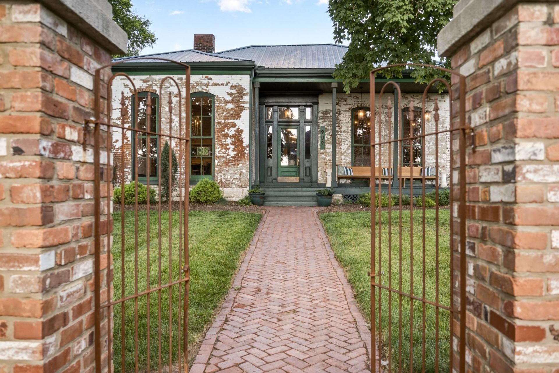 909 Manila Ave, Nashville, TN 37206 Main Photo