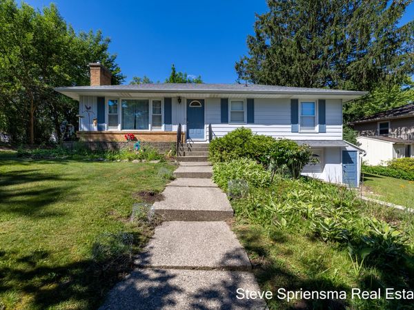 1355 Derby Drive NW, Grand Rapids, MI 49504