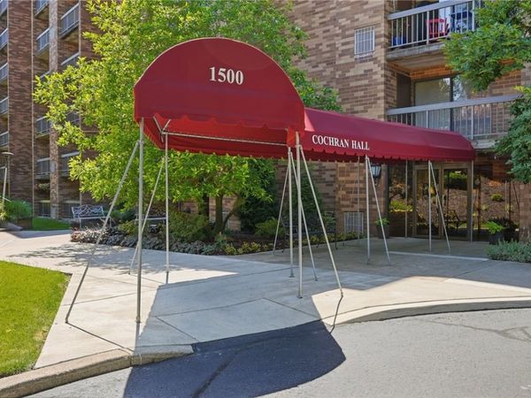 1500 Cochran Road, Unit 901, Pittsburgh, PA 15243