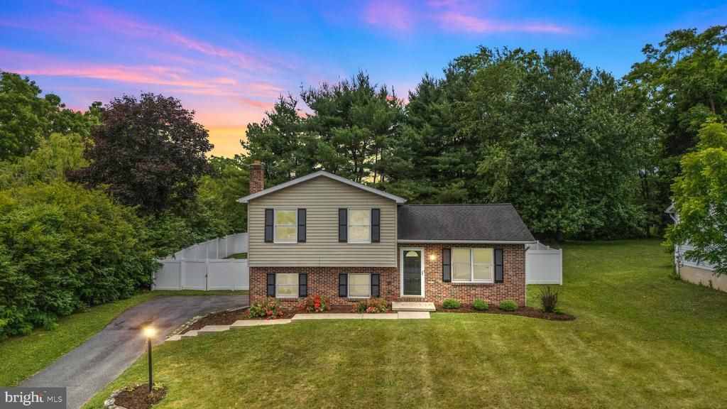 232 N VANESSA DRIVE, BELLEFONTE, PA 16823