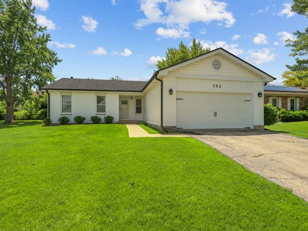 752 N Brookdale Drive, Schaumburg, IL 60194