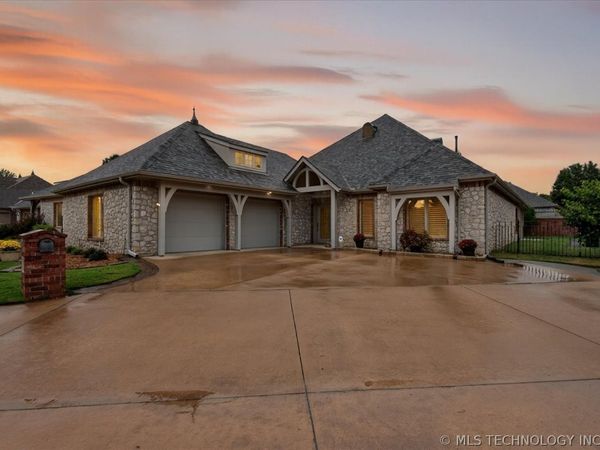2930 Versailles Place , Bartlesville, OK 74006