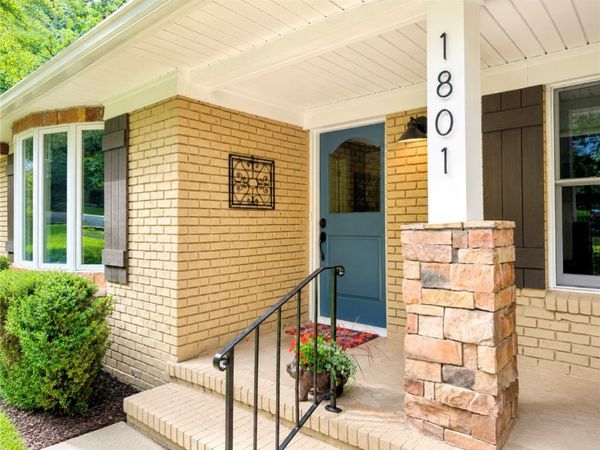 1801 N Applebury Place , Fayetteville, AR 72701