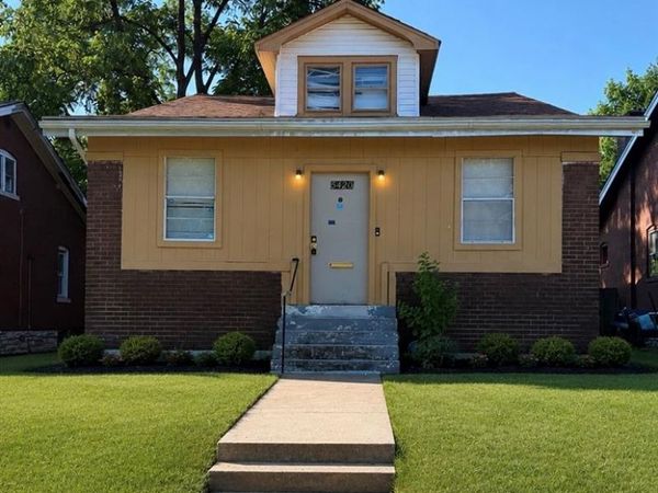 5420 Queens Avenue , St Louis, MO 63115