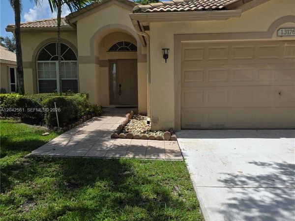 13176 NW 18th St , Unit 13176, Pembroke Pines, FL 33028