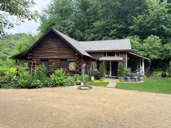 35537 LOG HOUSE LANE, Prairie Du Chien, WI 53821