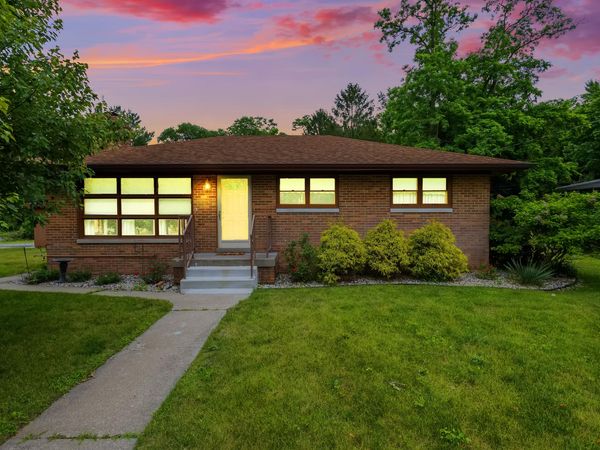 1 Locust Place , Portage, IN 46368
