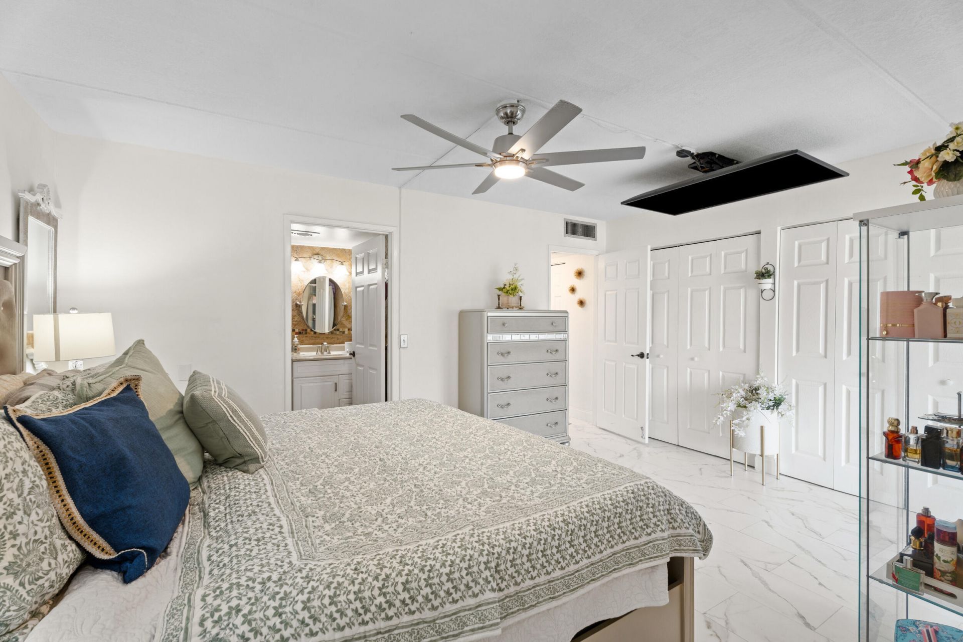 200 Village Green Circle E, Unit 206, Palm Springs, FL 33461 Photo