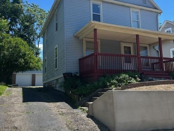 2121 10th Street , Akron, OH 44314