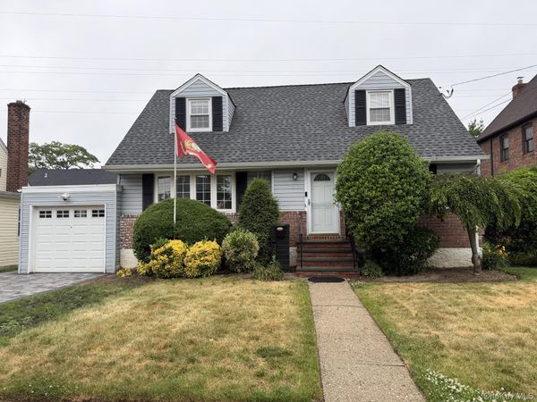 362 Piccadilly Dwns , Lynbrook, NY 11563