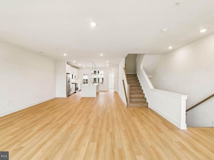 512 Parkview Avenue, Gaithersburg, MD 20878 Main Photo