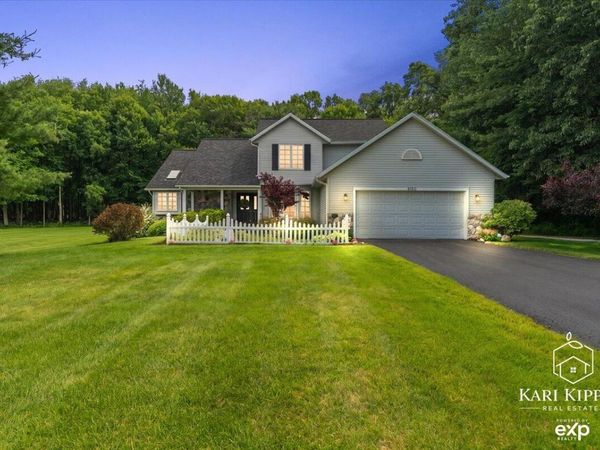 8150 Country Pine Drive SE, Alto, MI 49302
