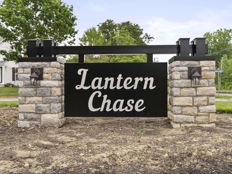 110 Lantern Chase Court, Delaware, OH 43015 Photo 2