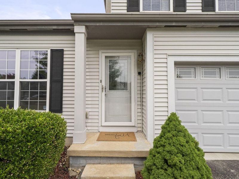 110 Lantern Chase Court, Delaware, OH 43015 Photo 4