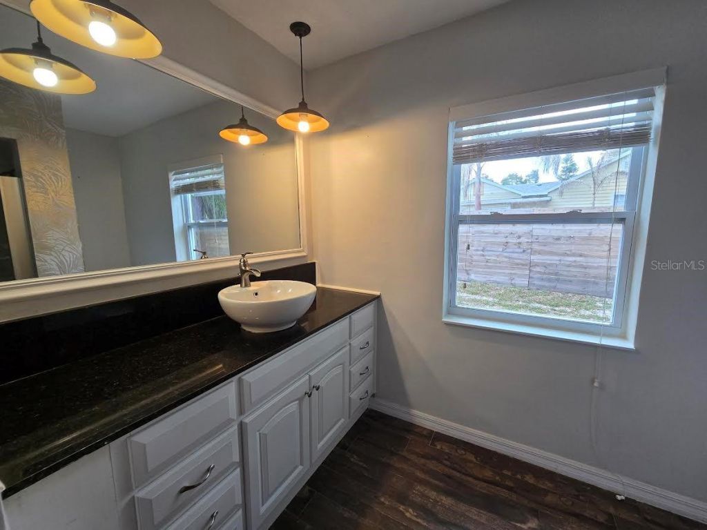 859 Patterson Drive, Sarasota, FL 34234 Photo