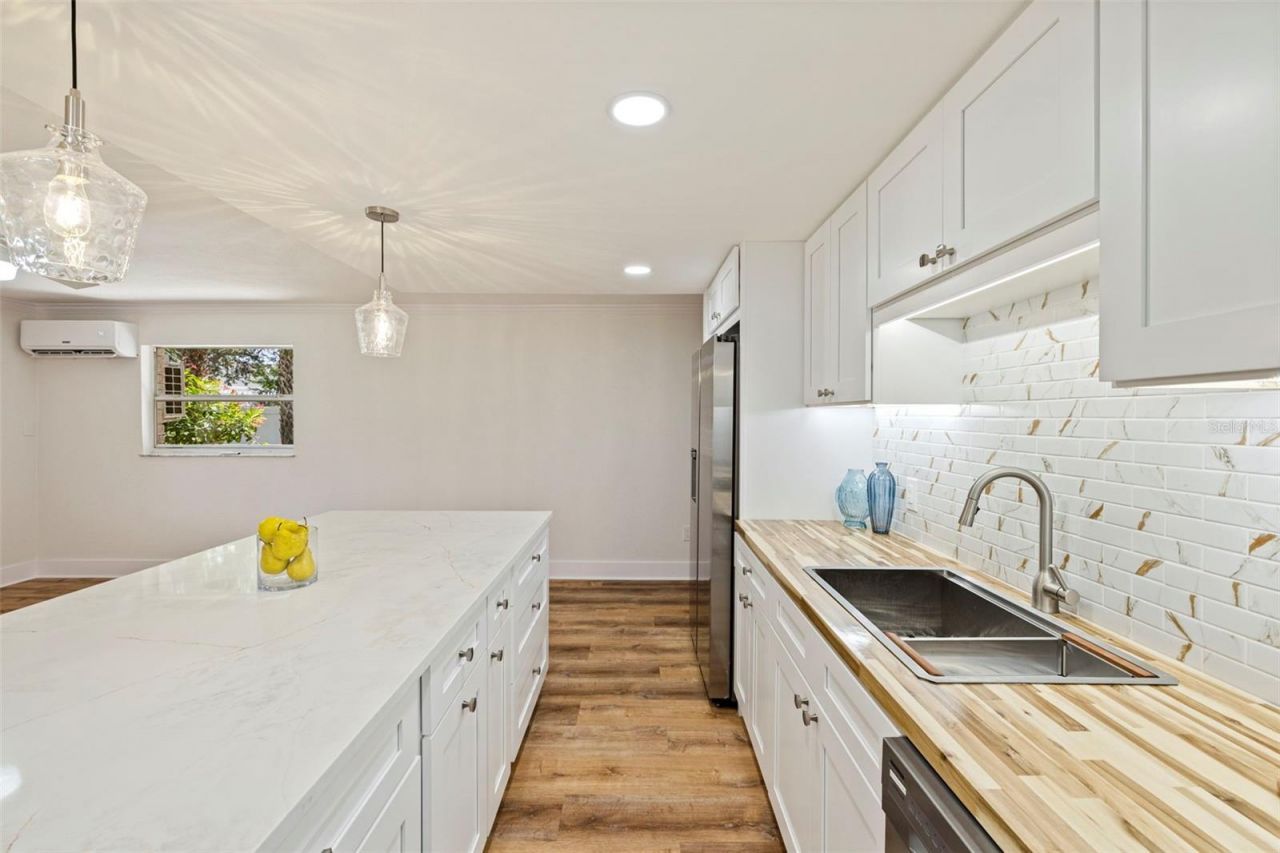 109 16th Avenue, Unit 3, Indian Rocks Beach, FL 33785 Photo