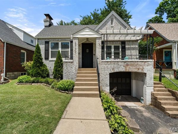 8777 Bridgeport Avenue , Brentwood, MO 63144