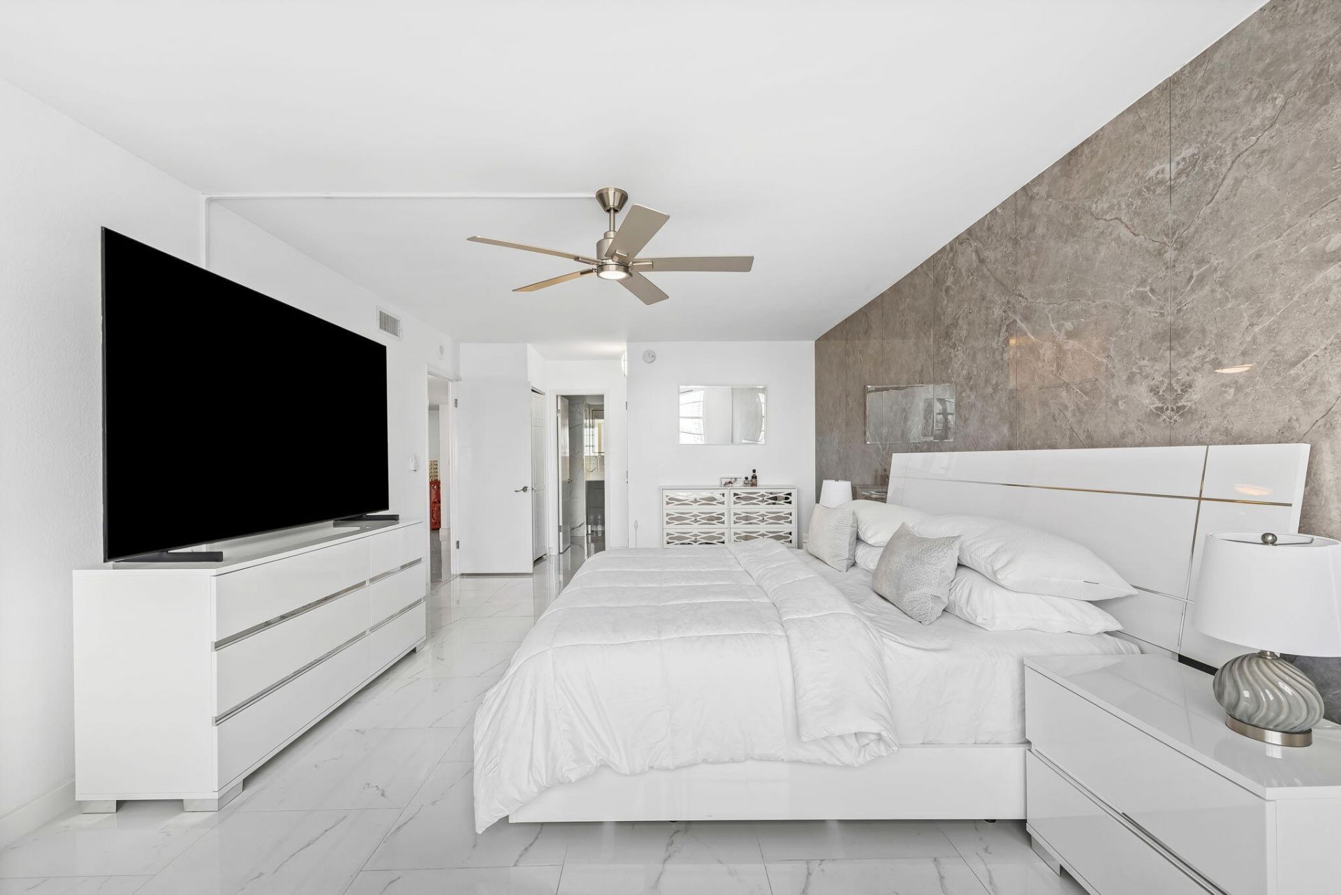 2851 NE 183rd Street, Unit 2117, Aventura, FL 33160 Photo
