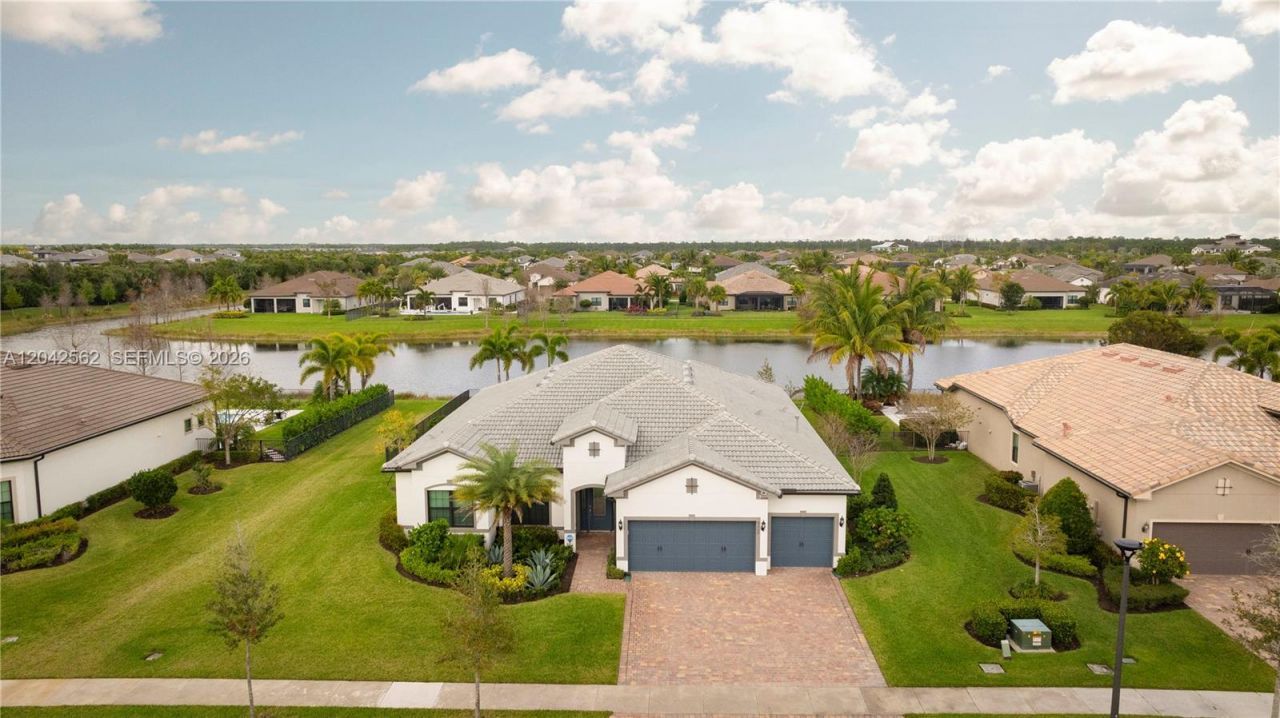 9117 Balsamo Dr , Palm Beach Gardens, FL 33412 Photo