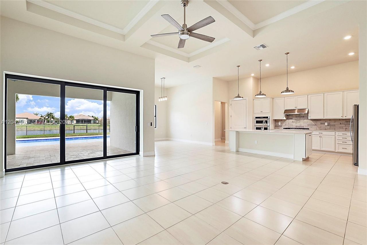 9117 Balsamo Dr , Palm Beach Gardens, FL 33412 Photo