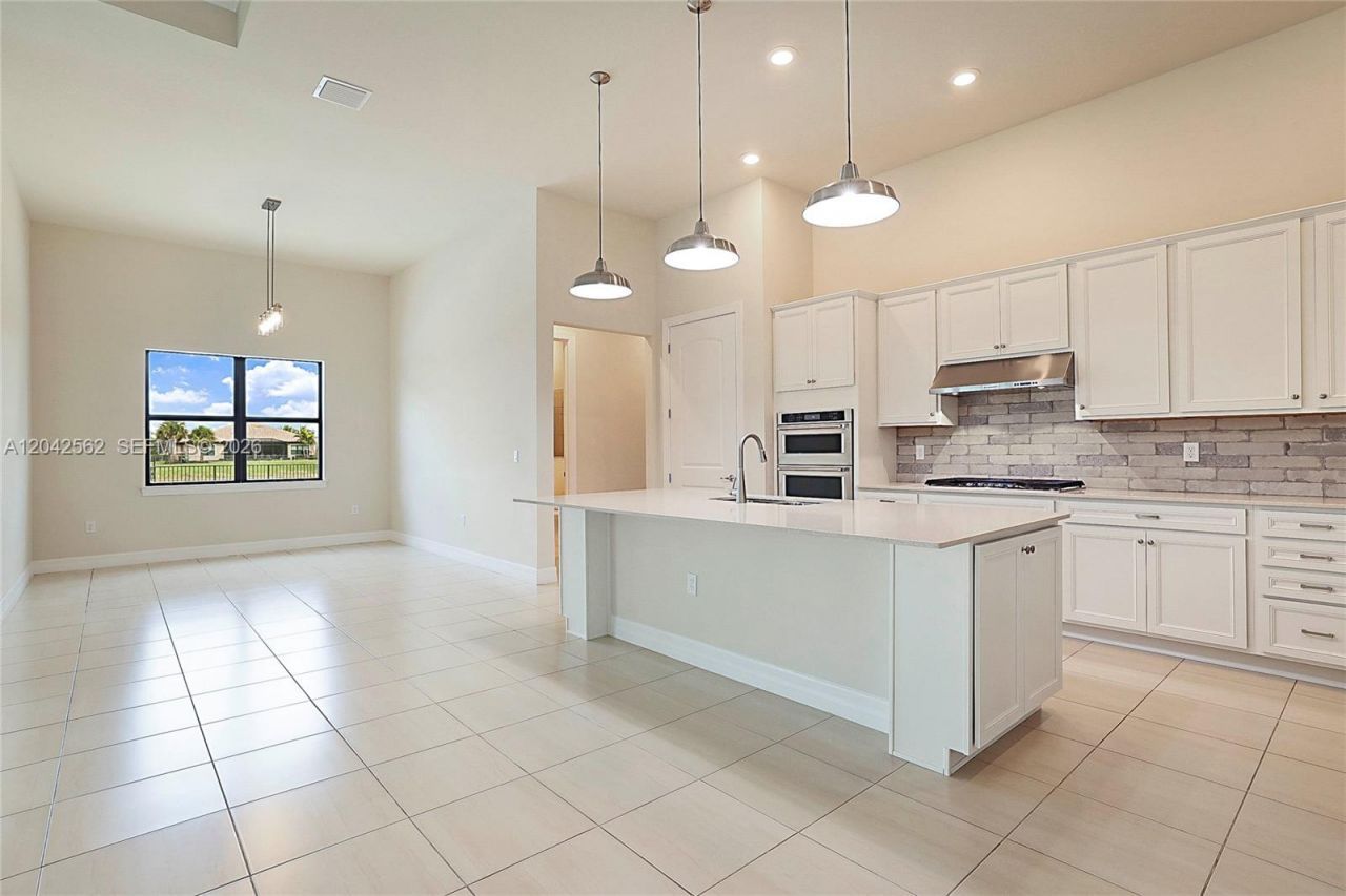 9117 Balsamo Dr , Palm Beach Gardens, FL 33412 Photo