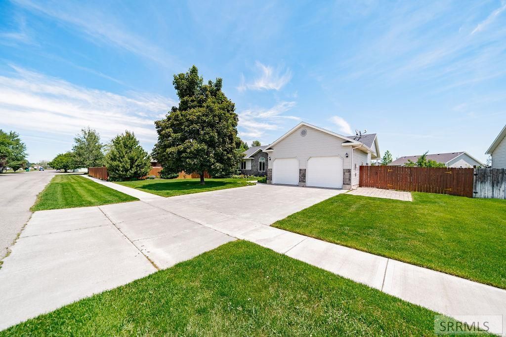 363 S Heath Lane, Idaho Falls, ID 83401 Main Photo