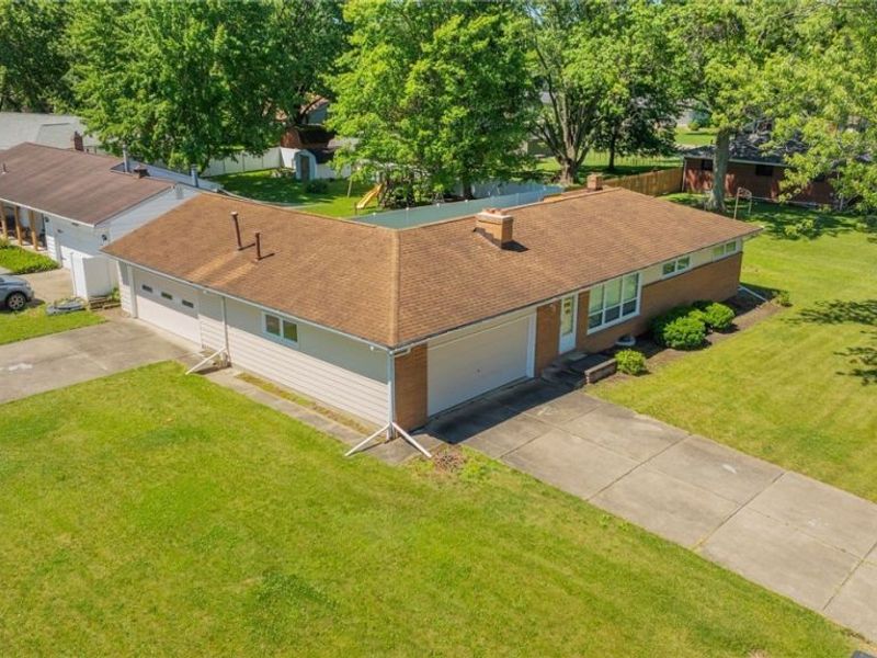 253 Earl Drive NW, Warren, OH 44483 Photo 2