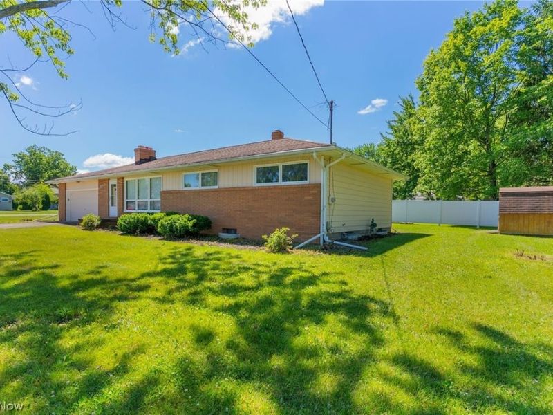 253 Earl Drive NW, Warren, OH 44483 Photo 3