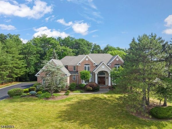 33 Fox Run, North Caldwell, NJ 07006