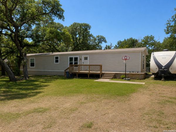 5806 W 2ND ST, Sheridan, TX 77475
