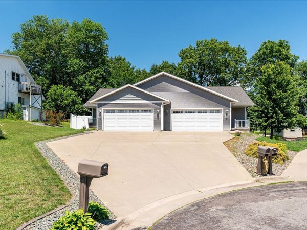 1023 Lincoln St, Onalaska, WI 54650