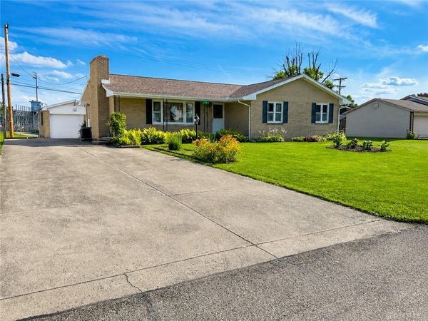 14 Greeneview Drive, Jamestown Vlg, OH 45335