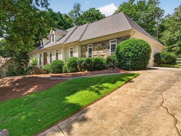 125 Lazy Laurel Chase, Roswell, GA 30076