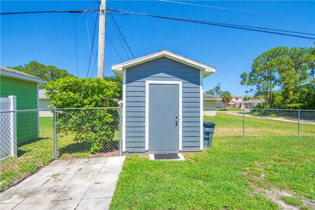 1190 12th Court Sw, Vero Beach, FL 32962 Photo