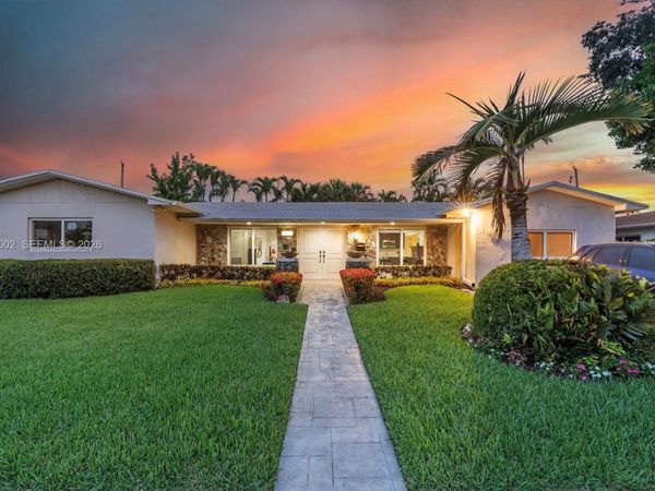 1900 NE 210th St , Miami, FL 33179