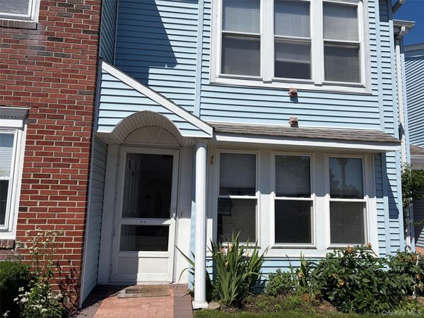25 Athens, West Babylon, NY 11704