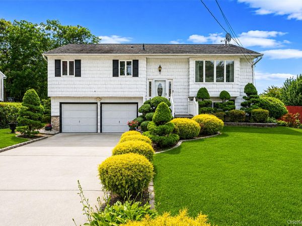 34 Ruland Road , Selden, NY 11784