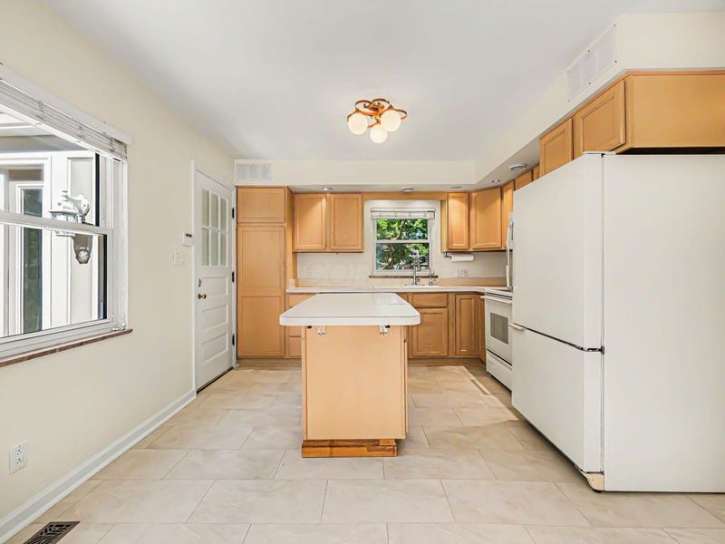 93 N Harding Road, Columbus, OH 43209 Photo 13