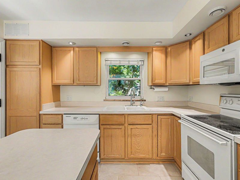 93 N Harding Road, Columbus, OH 43209 Photo 16