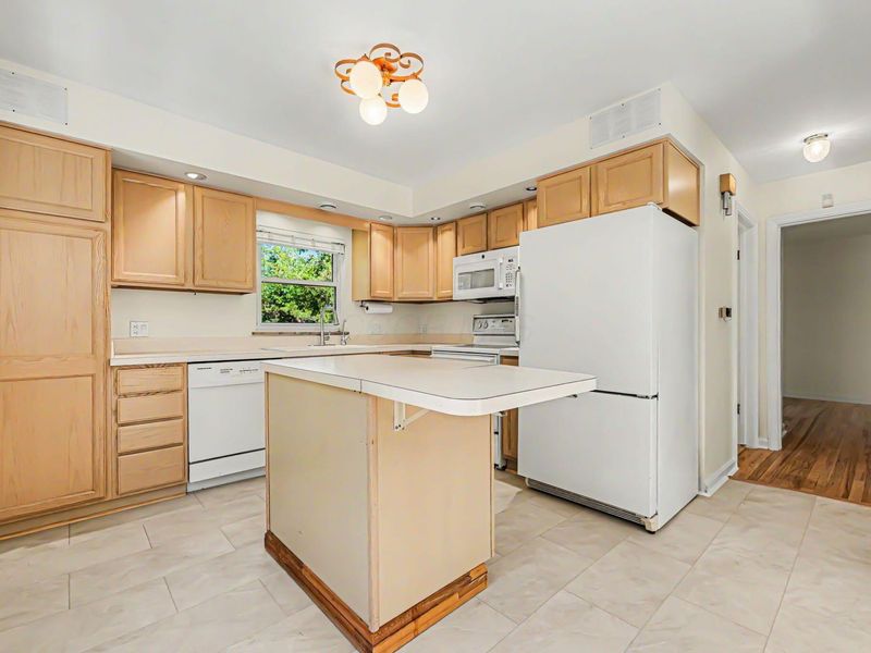 93 N Harding Road, Columbus, OH 43209 Photo 17