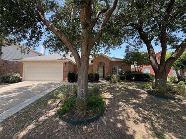 304 E Clover Park Drive, Fort Worth, TX 76140